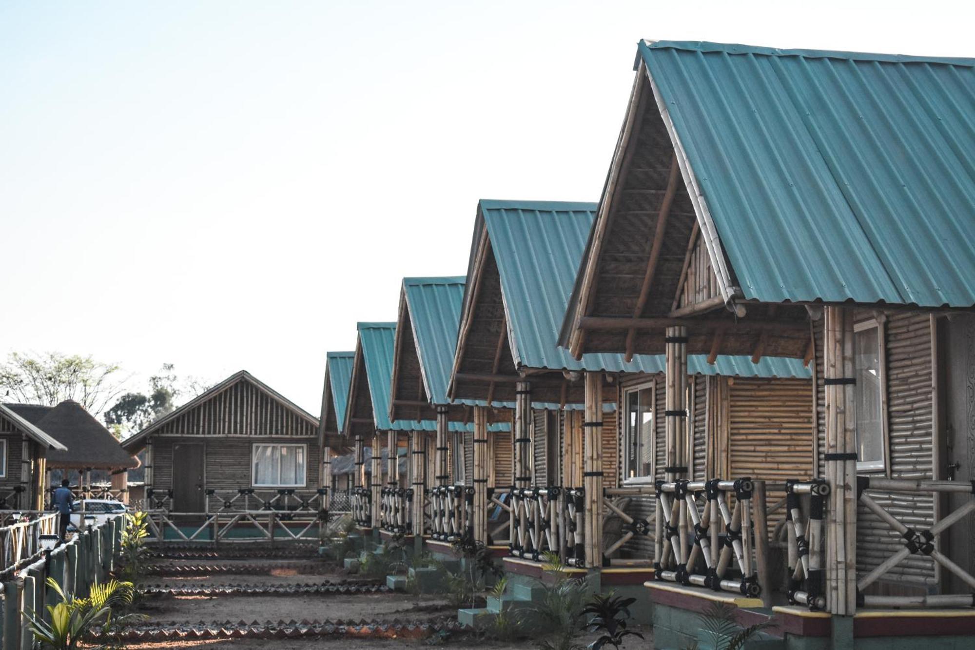 Mowgli'S Cafe Hampi & Guest House Bagian luar foto