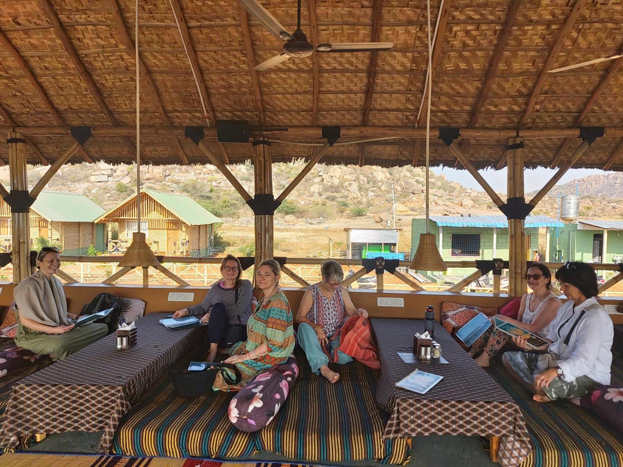 Mowgli'S Cafe Hampi & Guest House Bagian luar foto