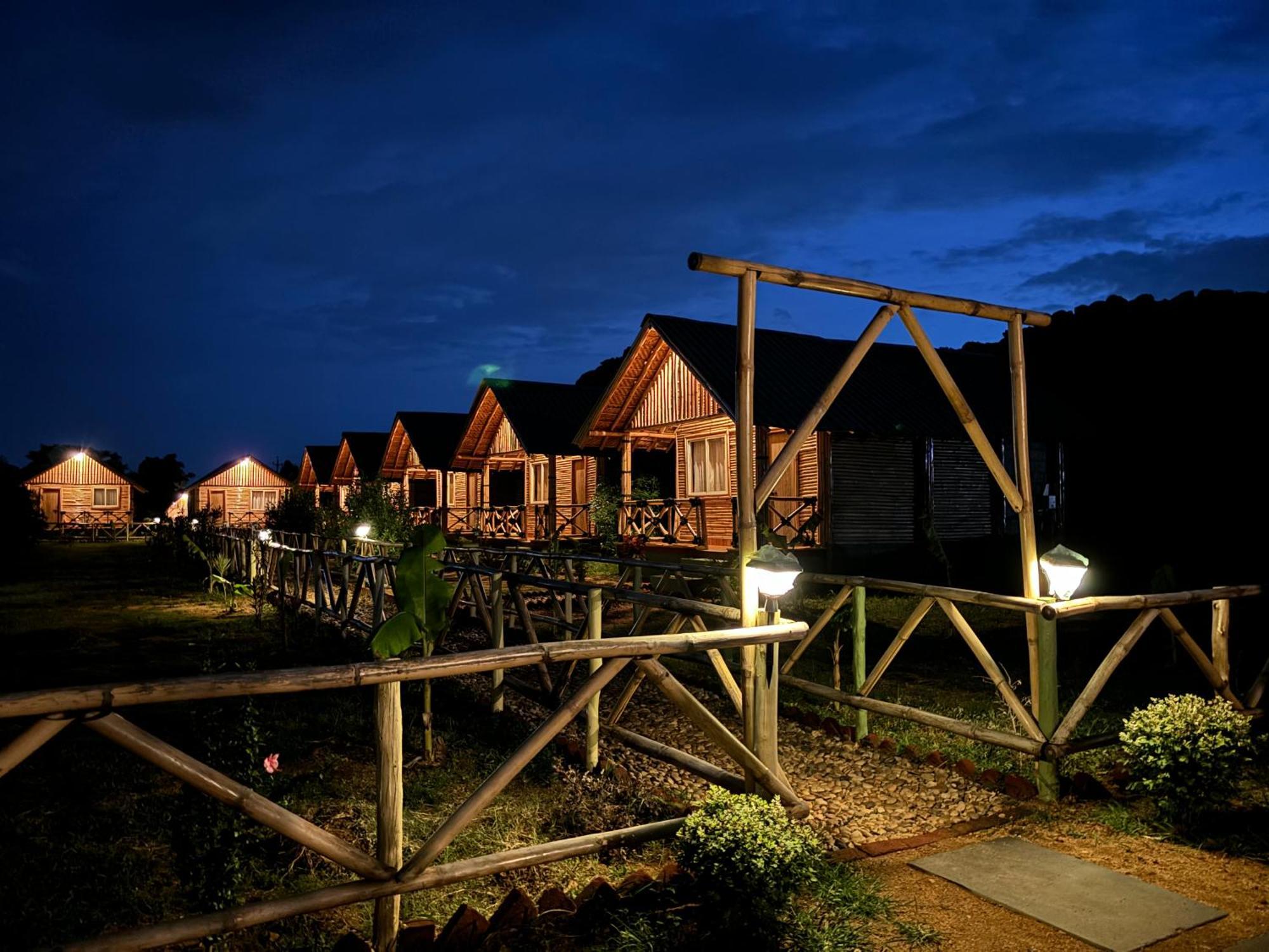 Mowgli'S Cafe Hampi & Guest House Bagian luar foto