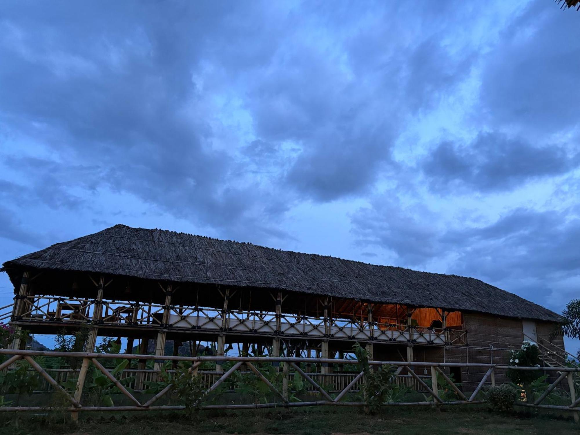 Mowgli'S Cafe Hampi & Guest House Bagian luar foto