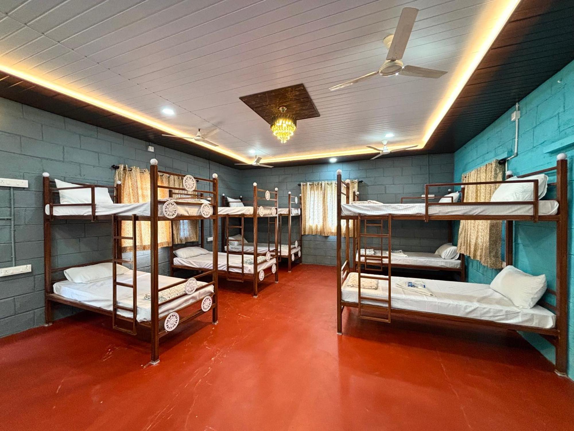 Mowgli'S Cafe Hampi & Guest House Bagian luar foto