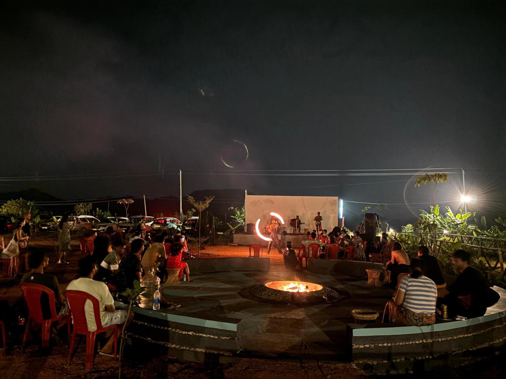 Mowgli'S Cafe Hampi & Guest House Bagian luar foto